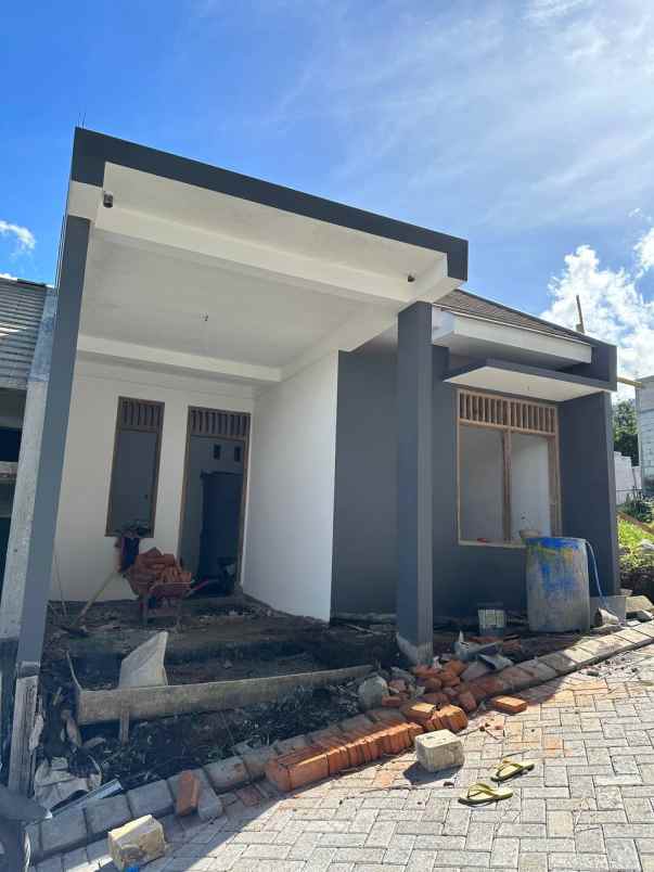 dijual rumah baru 300 jutaan di kota batu