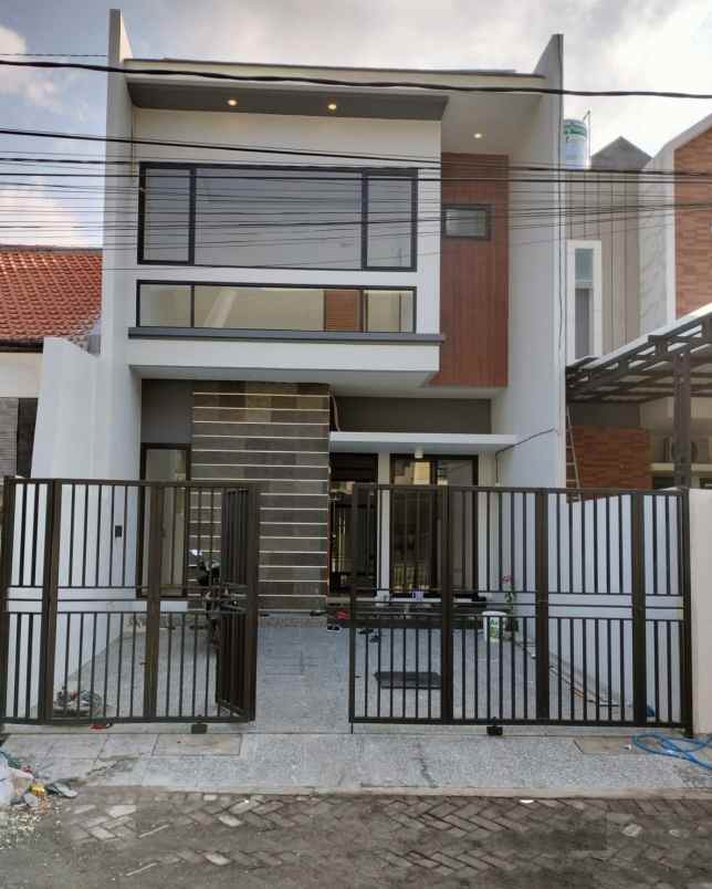 dijual rumah baru desain minimalis di klampis surabaya