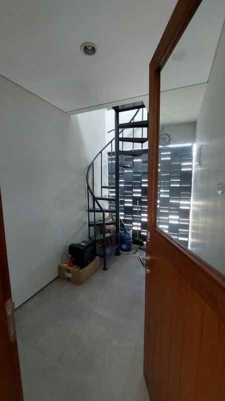 dijual rumah baru di kawasan asri cinere depok