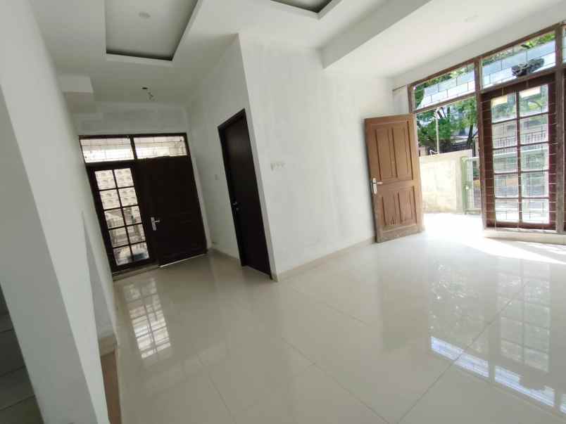 dijual rumah baru di taman kopo indah 1