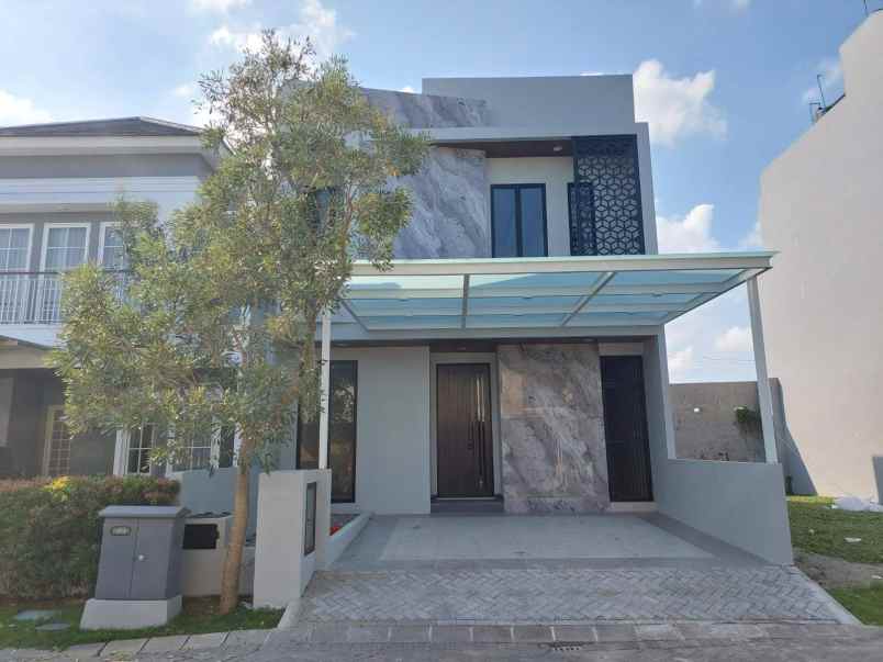 dijual rumah baru gress dian istana surabaya