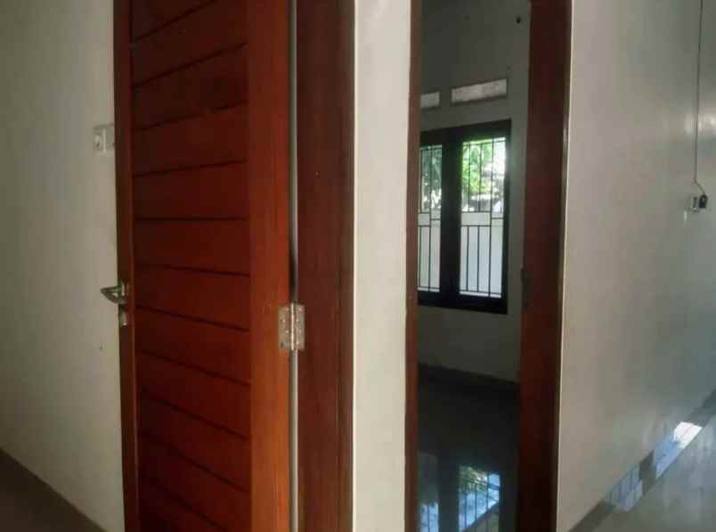 dijual rumah batu bulan