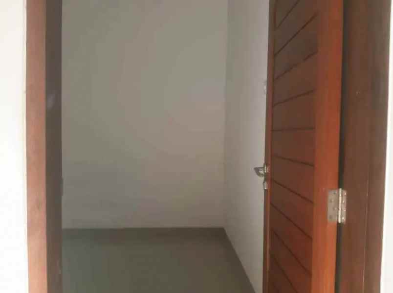 dijual rumah batu bulan