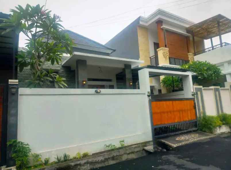 dijual rumah batu bulan