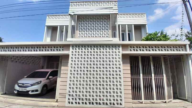 dijual rumah beserta kost