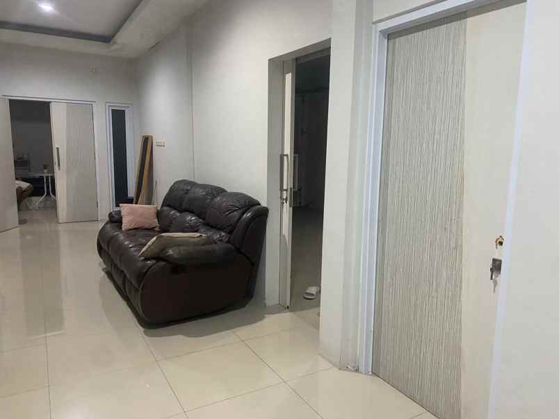 dijual rumah beserta kost