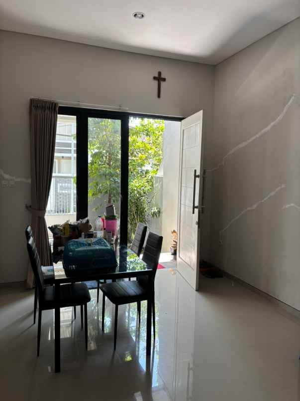 dijual rumah bhaskara selatan