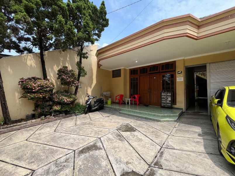 dijual rumah bratang wetan