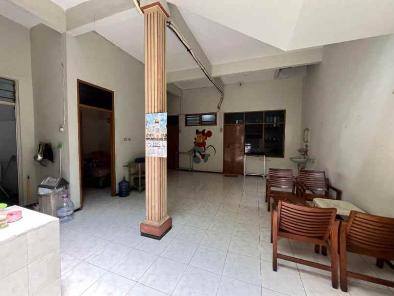 dijual rumah bratang wetan