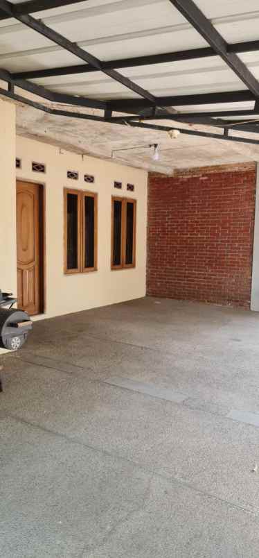 dijual rumah bu cocok untuk kost an