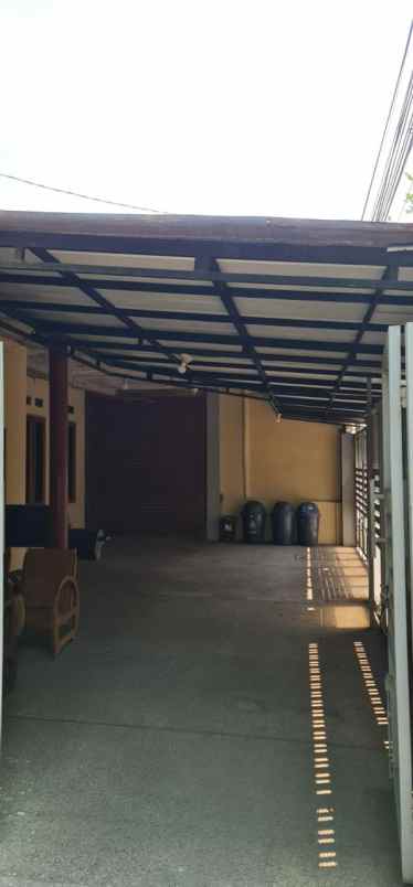 dijual rumah bu cocok untuk kost an