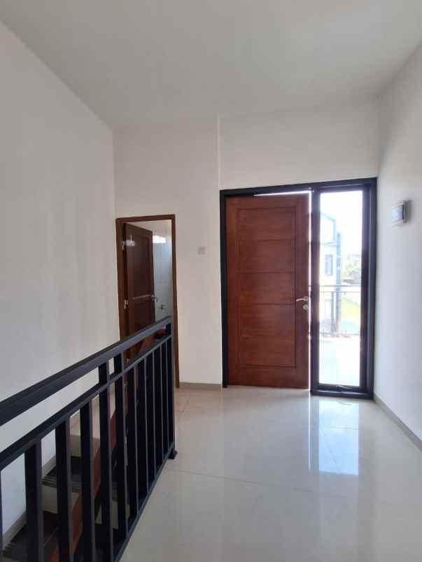 dijual rumah buaran serpong bsd