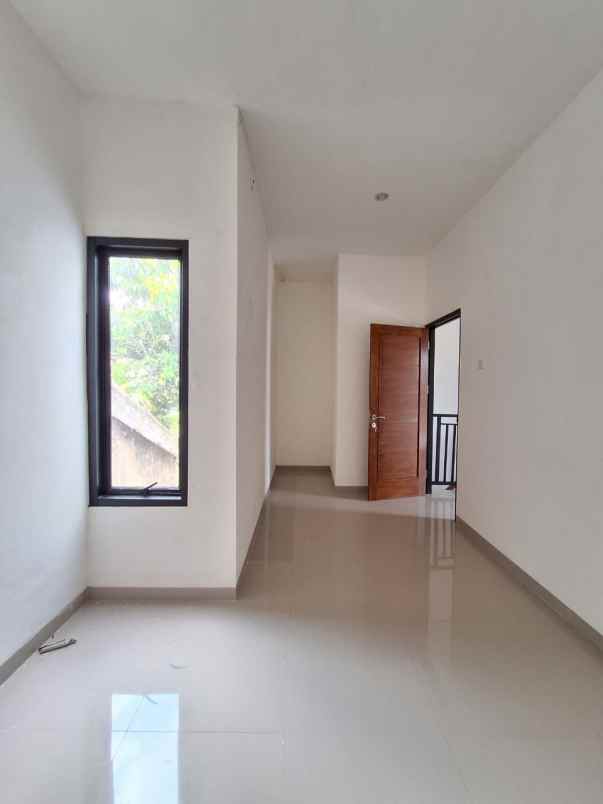 dijual rumah buaran serpong bsd