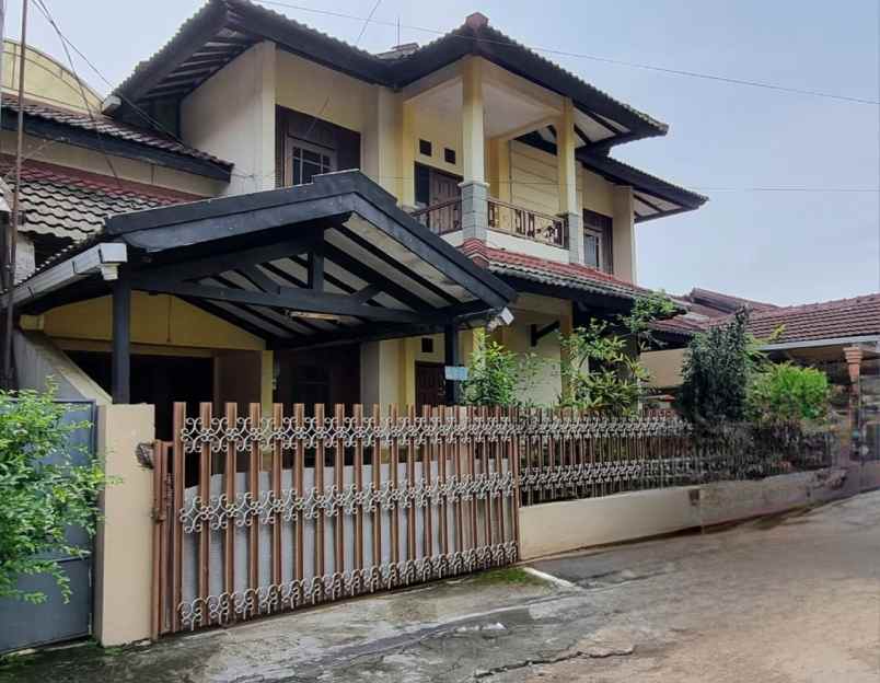 dijual rumah bunga azalea