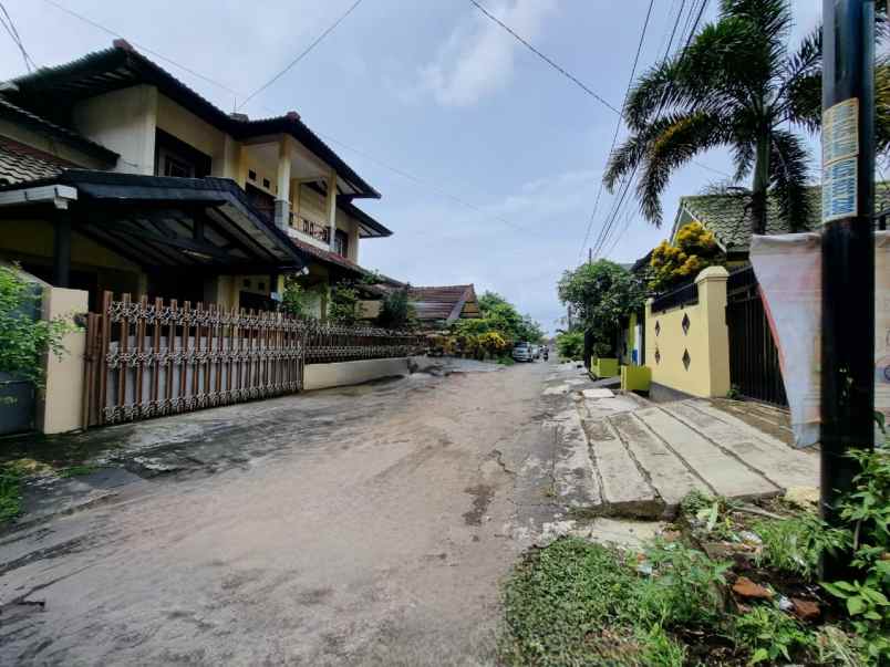 dijual rumah bunga azalea