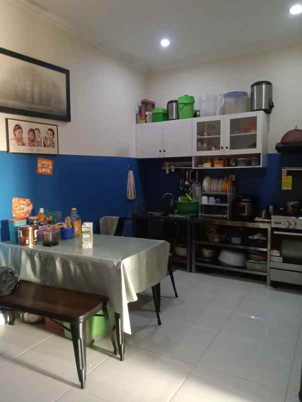 dijual rumah cantik dan berikut tempat caffe