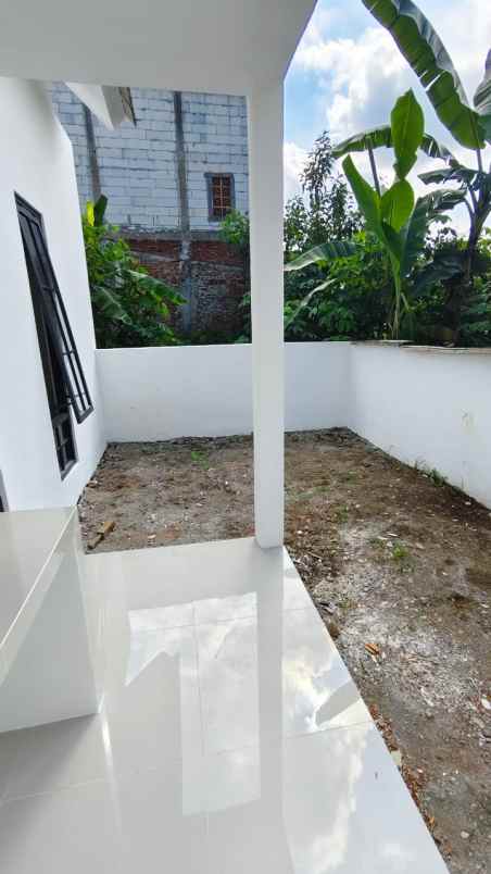 dijual rumah cemorokandang