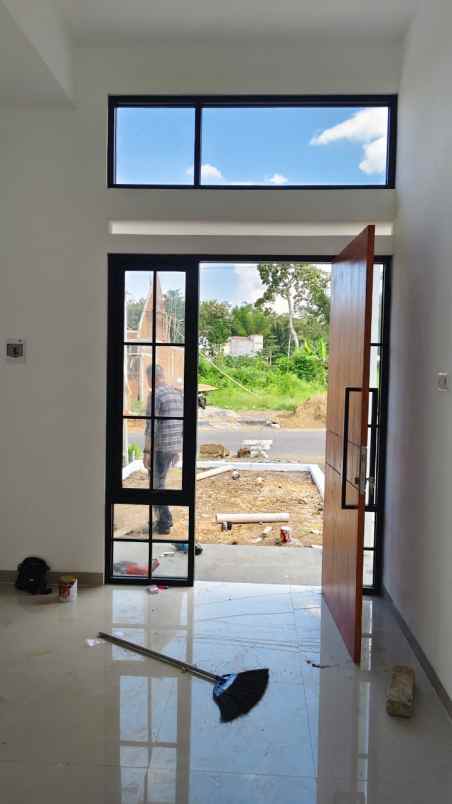 dijual rumah cemorokandang