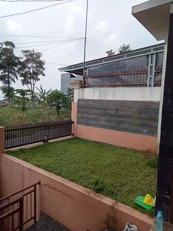 dijual rumah cihanjuang