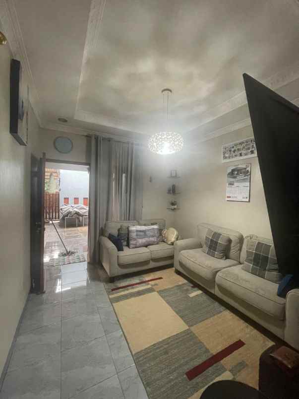 dijual rumah cipageran asri