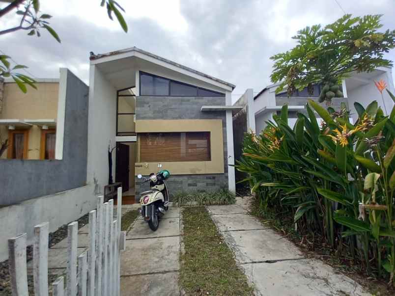 dijual rumah cisaranten kulon