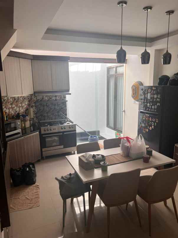 dijual rumah cluster antapani regency