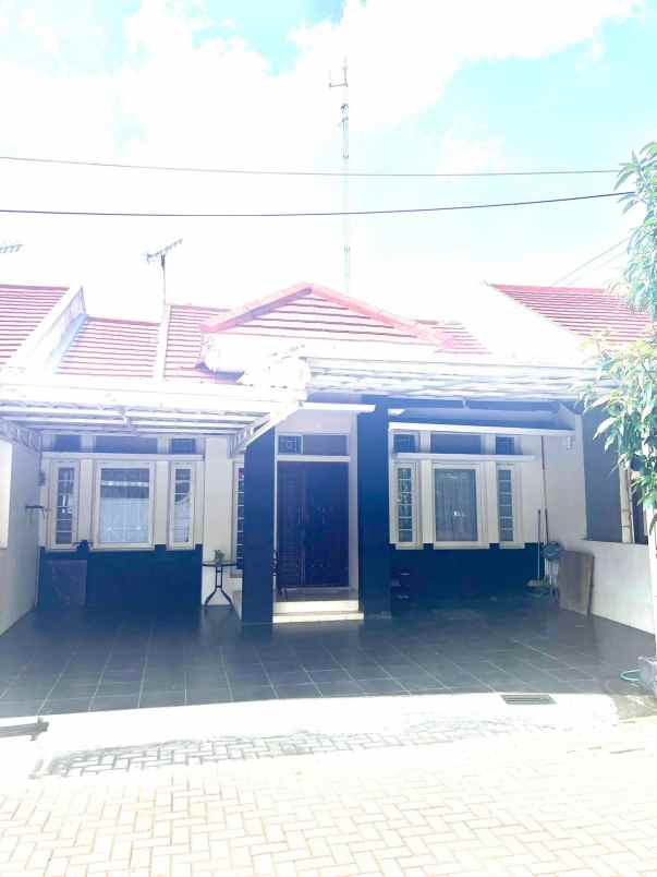 dijual rumah cluster antapani regency