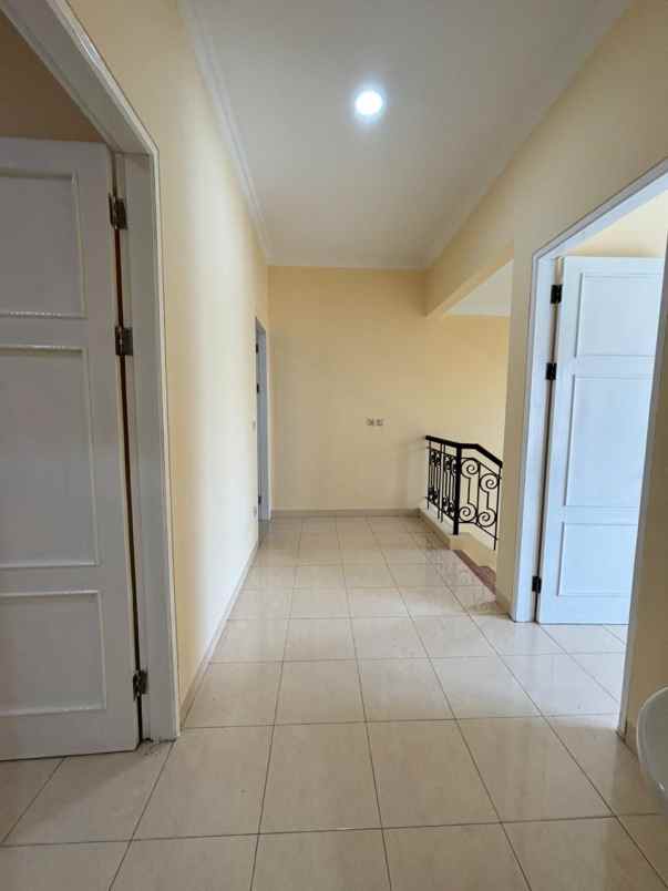 dijual rumah cluster crystal summarecon