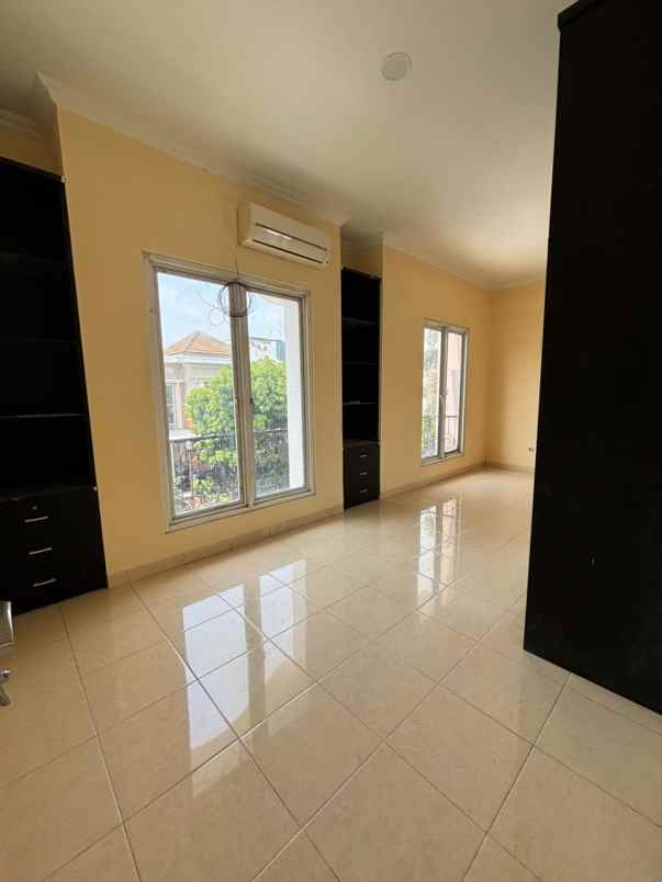 dijual rumah cluster crystal summarecon