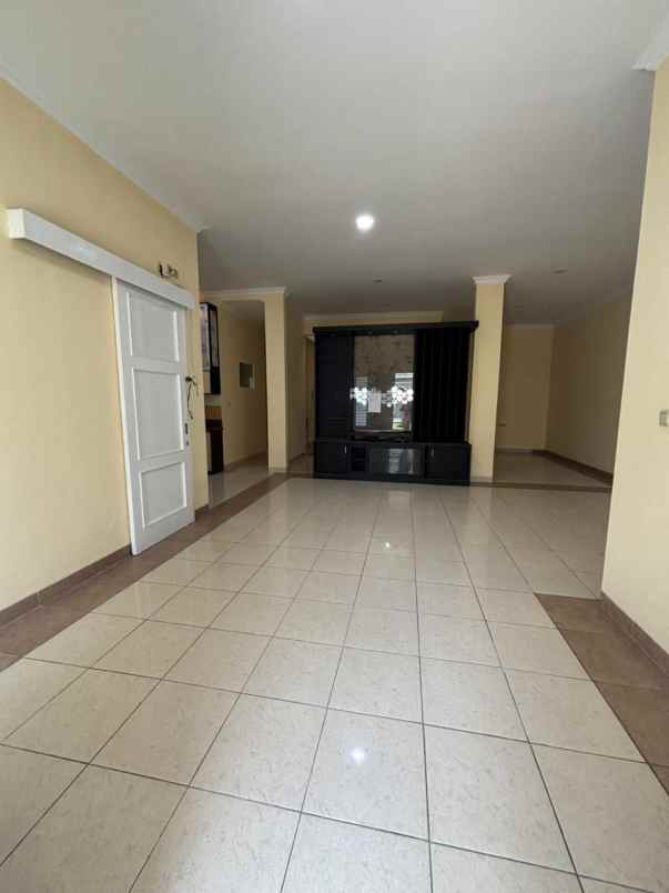 dijual rumah cluster crystal summarecon