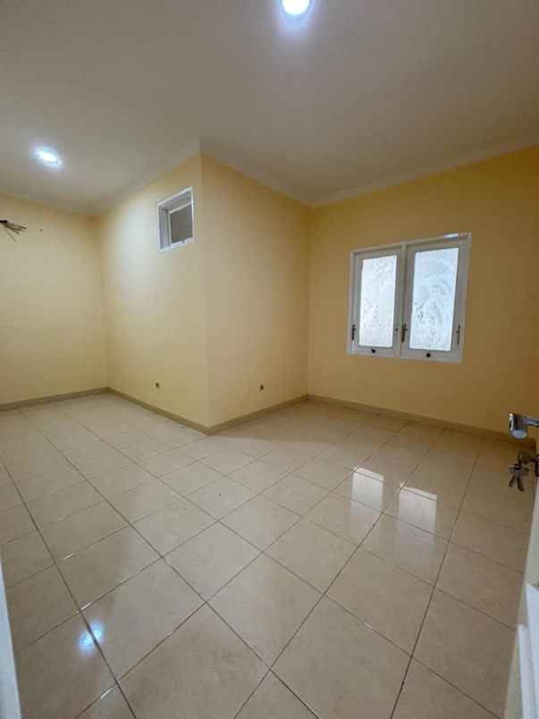 dijual rumah cluster crystal summarecon