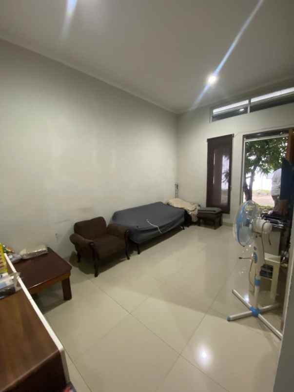 dijual rumah cluster kamayangan