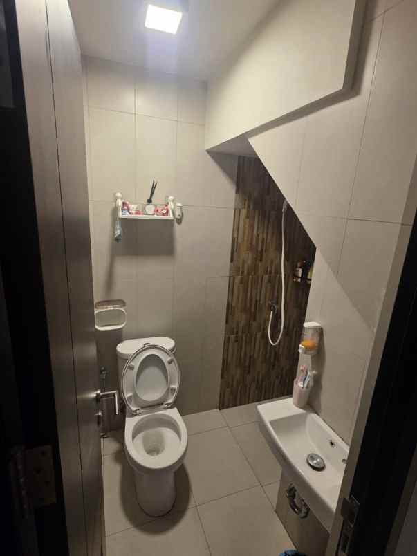 dijual rumah cluster magenta summarecon