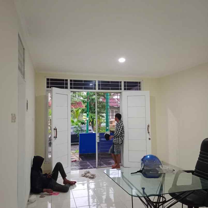 dijual rumah cluster meadow green lippo