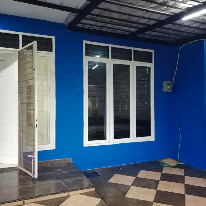 dijual rumah cluster meadow green lippo