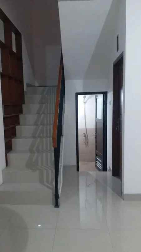 dijual rumah cluster taman persada