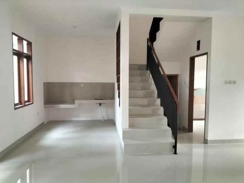 dijual rumah cluster taman persada