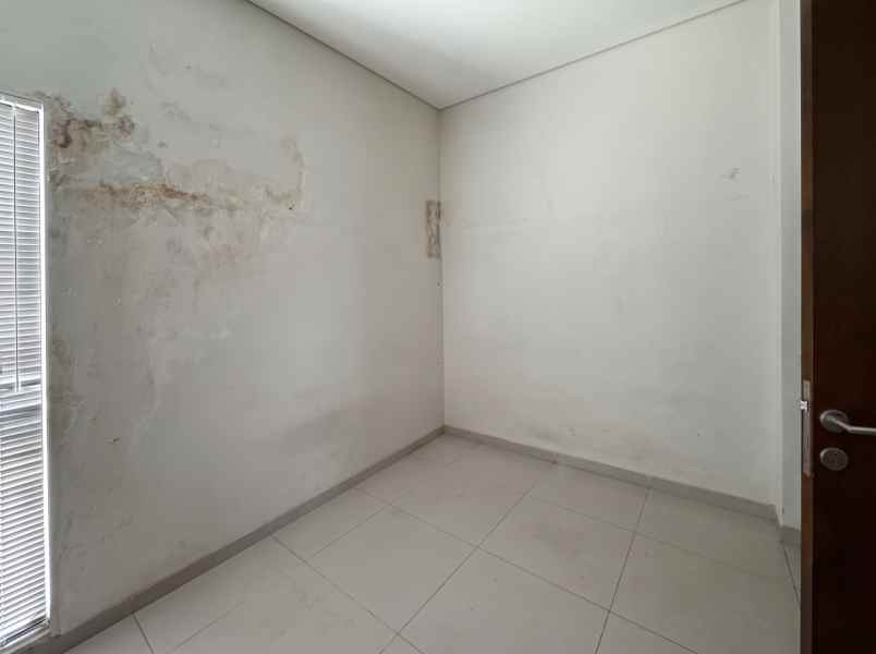 dijual rumah cluster the akasia eight