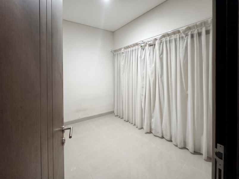 dijual rumah cluster the akasia eight