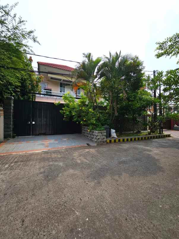 dijual rumah danau indah