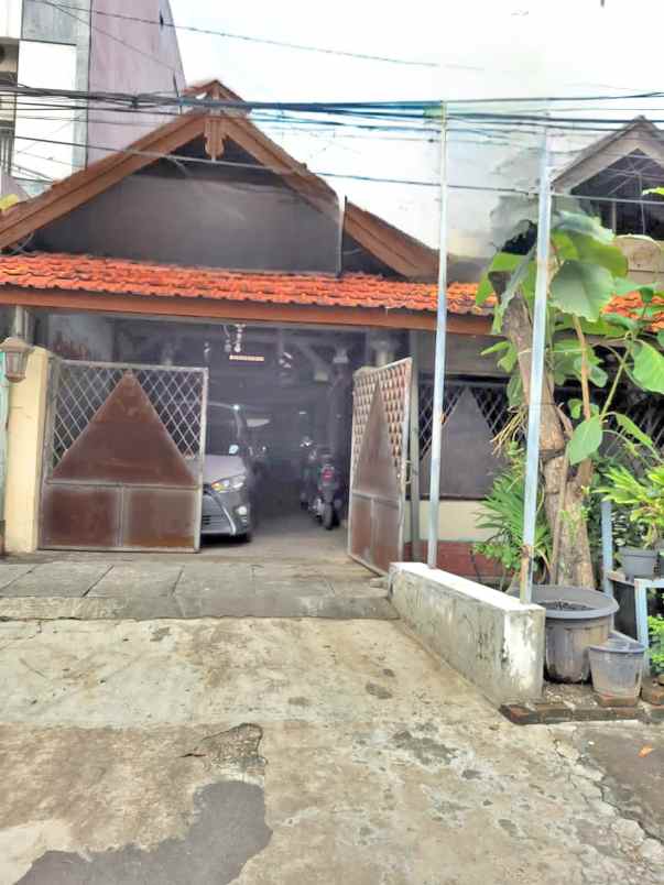 dijual rumah darmo