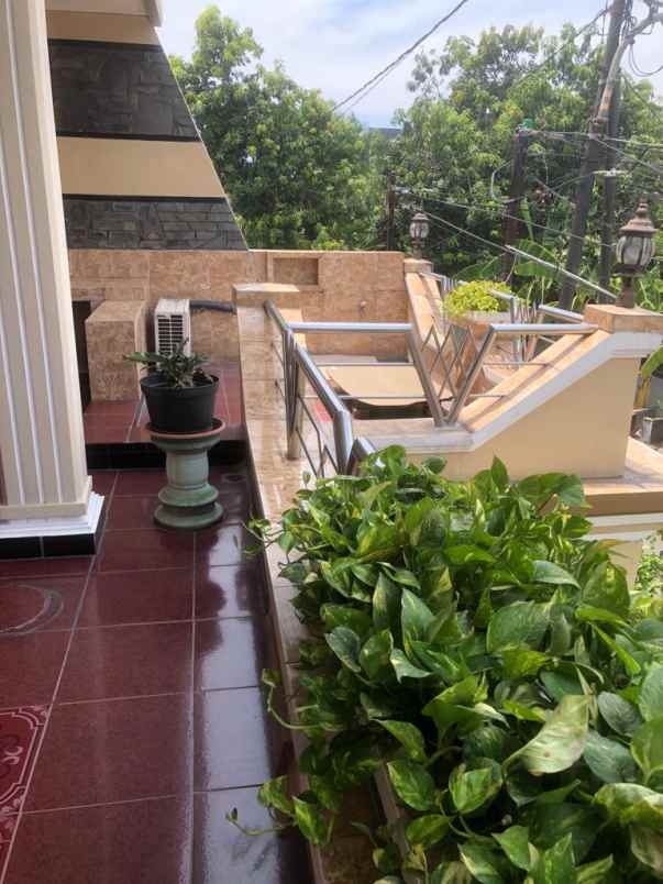 dijual rumah darmo baru timur