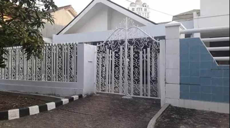 dijual rumah darmo permai selatan