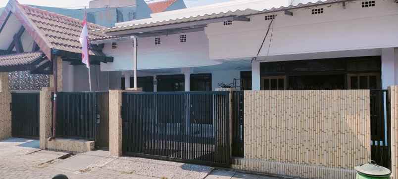 dijual rumah darmo permai utara