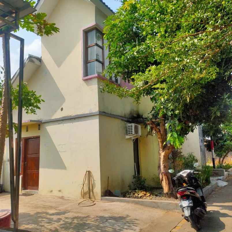 dijual rumah dekat kampus isi