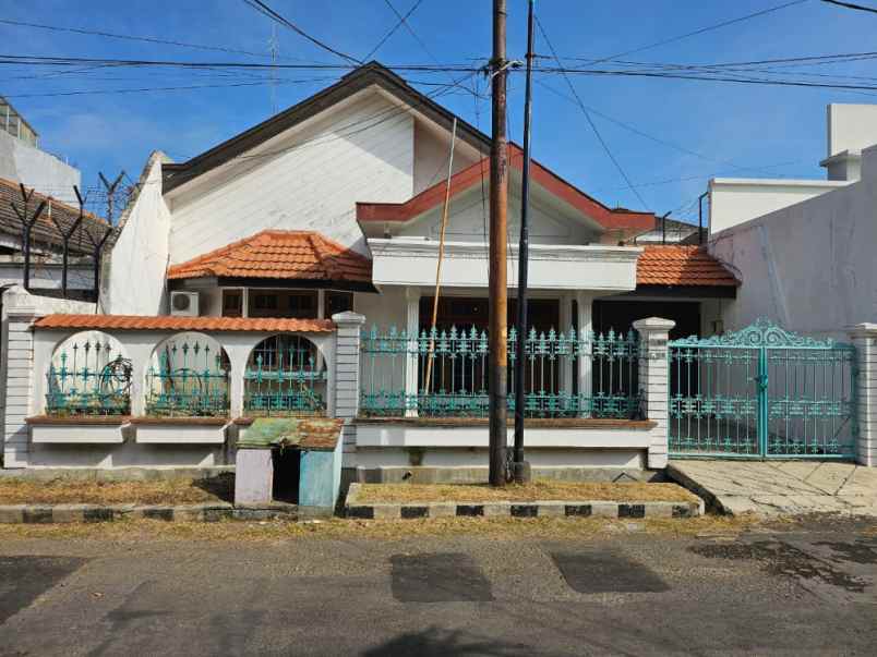 dijual rumah dharmahusada indah