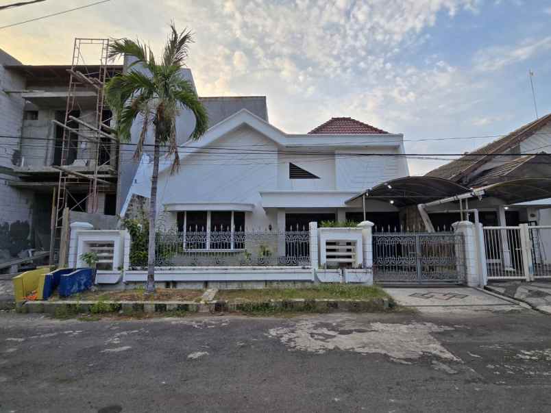 dijual rumah dharmahusada indah utara