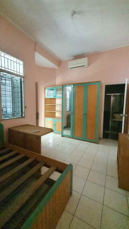 dijual rumah di griya loka sektor 1 6 bsd