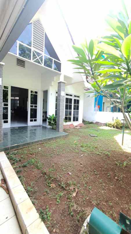 dijual rumah di griya loka sektor 1 6 bsd