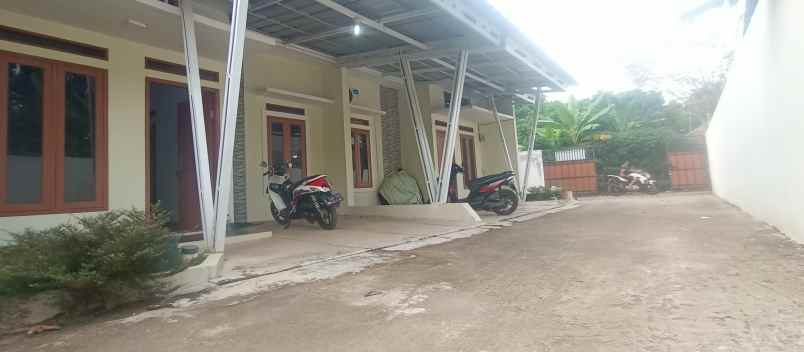 dijual rumah di jalan pemda cibinong